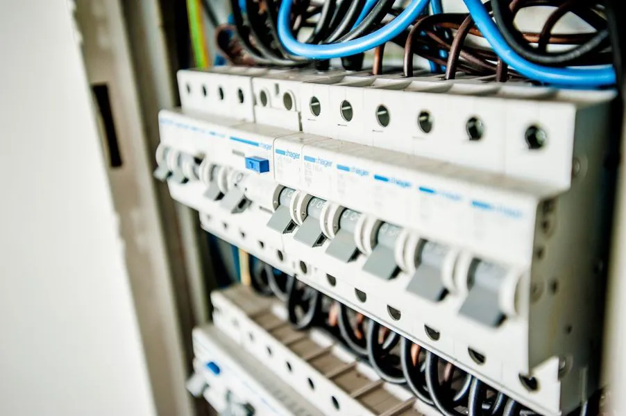 Progettazione del sistema di controllo dei carichi elettrici